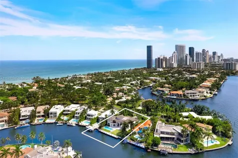 310 S Parkway Golden Beach FL 33160