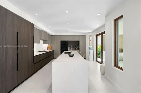 310 S Parkway Golden Beach FL 33160