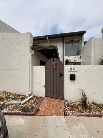 6904 SW 109th Place Miami FL 33173