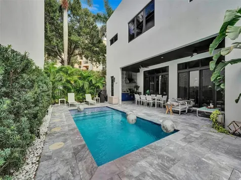 8151 NW 48th Terrace Doral FL 33166