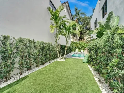 8151 NW 48th Terrace Doral FL 33166