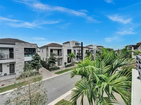 8151 NW 48th Terrace Doral FL 33166