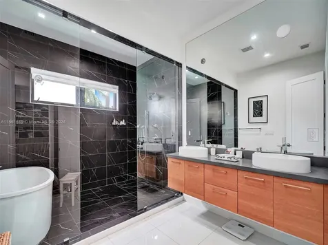 8151 NW 48th Terrace Doral FL 33166