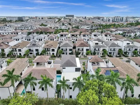 8151 NW 48th Terrace Doral FL 33166