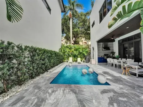 8151 NW 48th Terrace Doral FL 33166