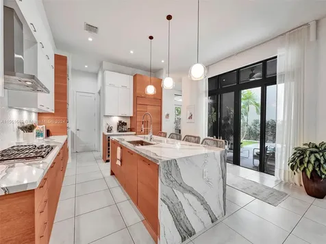 8151 NW 48th Terrace Doral FL 33166