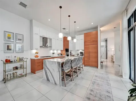 8151 NW 48th Terrace Doral FL 33166