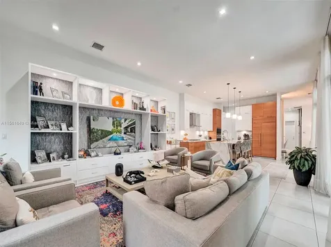 8151 NW 48th Terrace Doral FL 33166