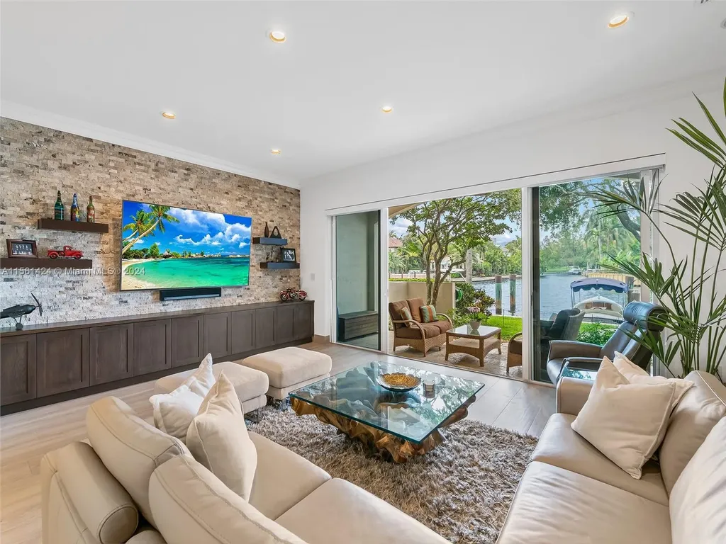 85 Hendricks Isle Fort Lauderdale FL 33301