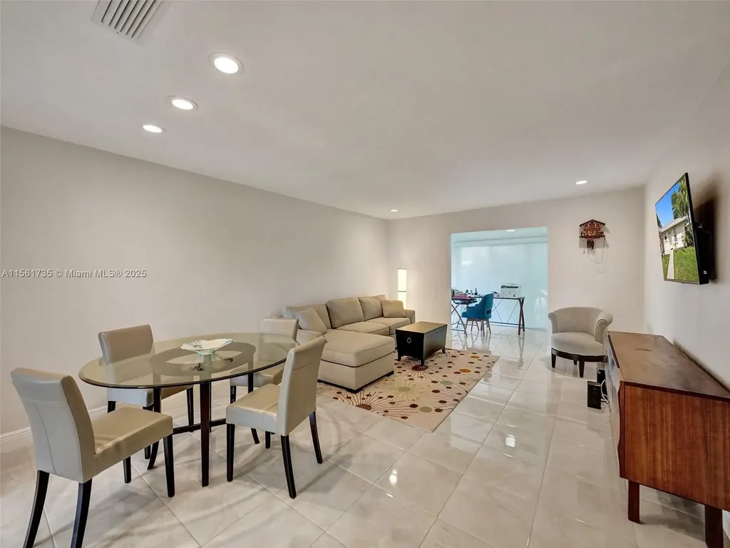 207 Cape Cod Circle Lake Worth FL 33467