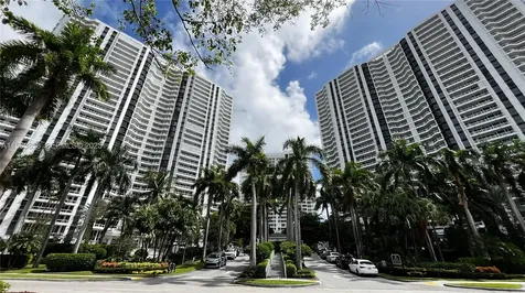 21205 Yacht Club Drive Aventura FL 33180