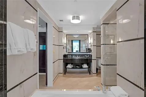 4391 Collins Avenue Miami Beach FL 33140