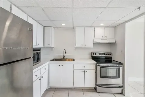 4675 W 18th Court Hialeah FL 33012