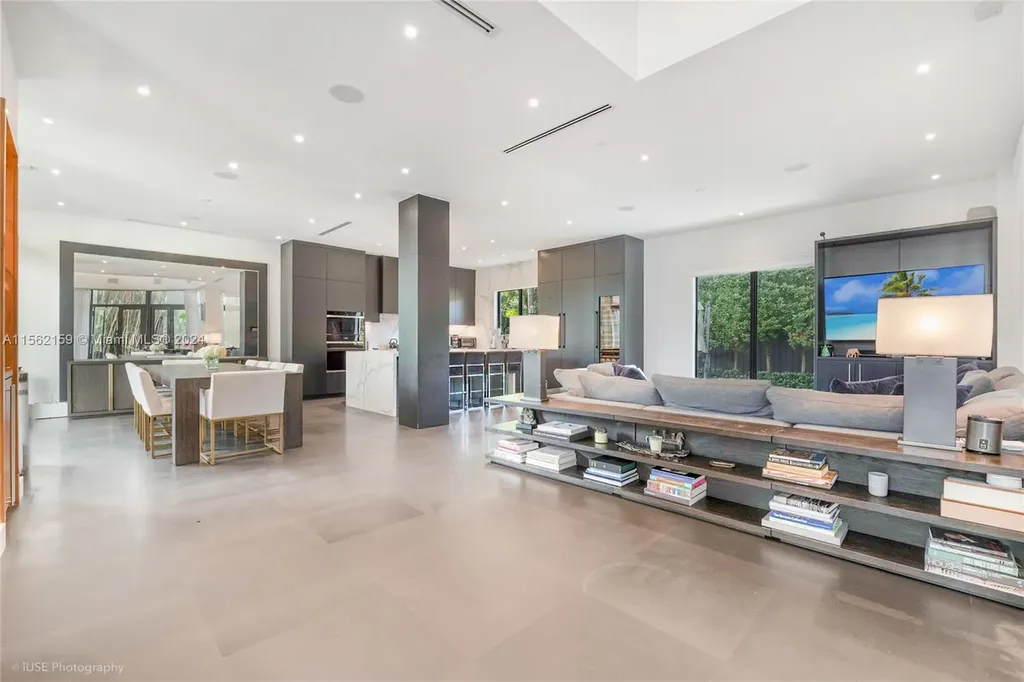 7228 SW 54th Court Miami FL 33143