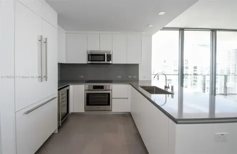 68 SE 6th Street Miami FL 33131