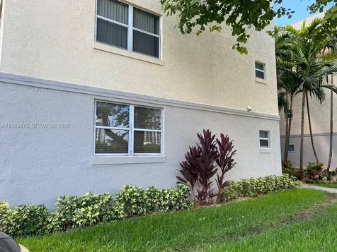 8363 Lake Drive Doral FL 33166
