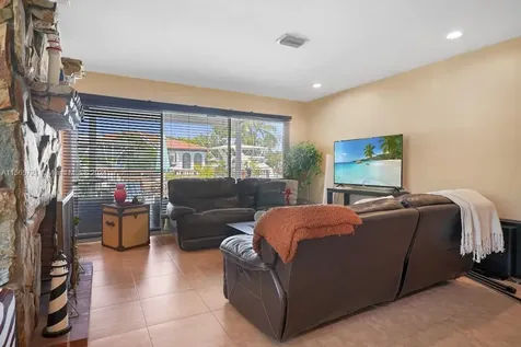 12735 Ixora Road North Miami FL 33181-2313