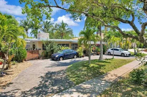 12735 Ixora Road North Miami FL 33181-2313