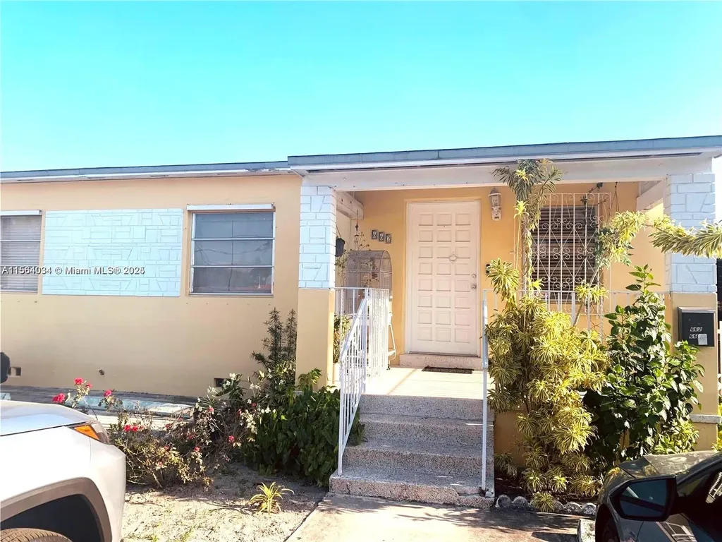 662 E 21st Street Hialeah FL 33013