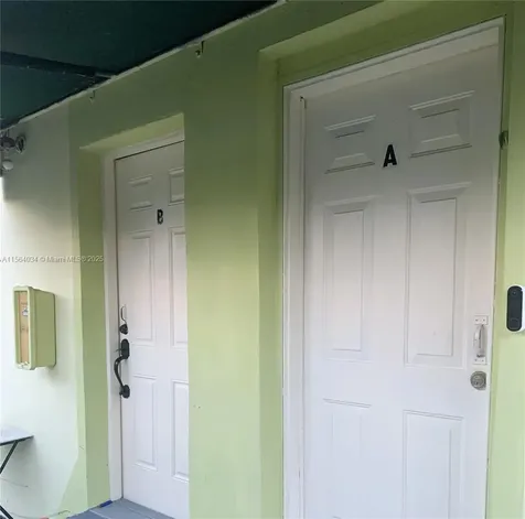 662 E 21st Street Hialeah FL 33013
