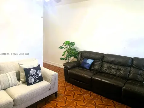 662 E 21st Street Hialeah FL 33013