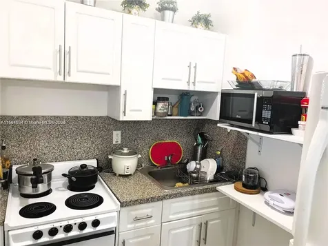 662 E 21st Street Hialeah FL 33013