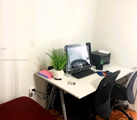 662 E 21st Street Hialeah FL 33013