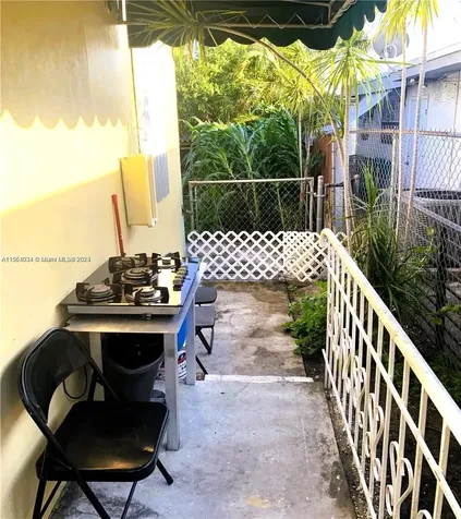 662 E 21st Street Hialeah FL 33013