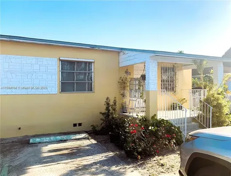 662 E 21st Street Hialeah FL 33013