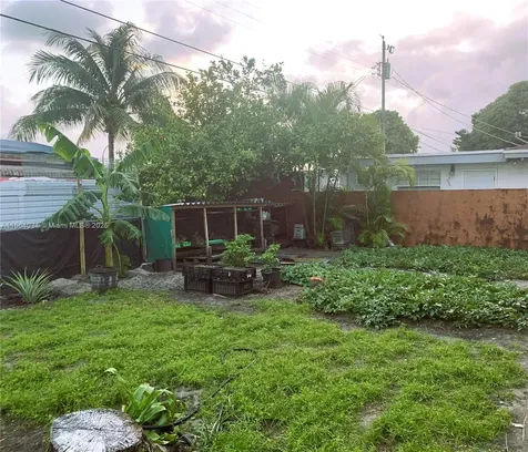 662 E 21st Street Hialeah FL 33013