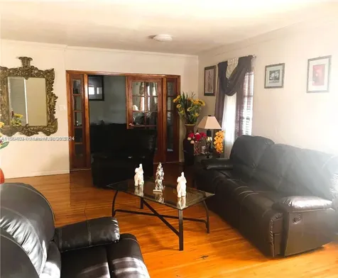 662 E 21st Street Hialeah FL 33013