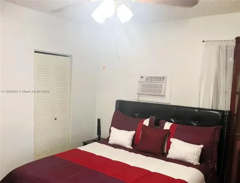 662 E 21st Street Hialeah FL 33013