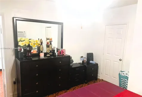 662 E 21st Street Hialeah FL 33013