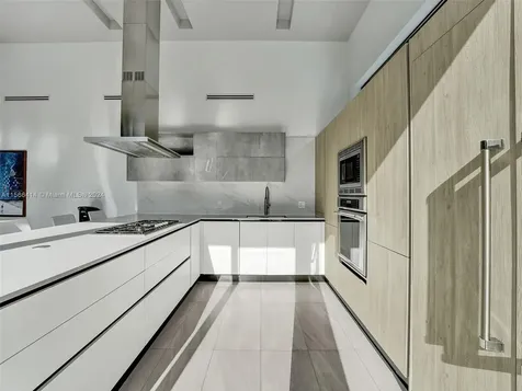 1941 NE 196th Terrace Miami FL 33179