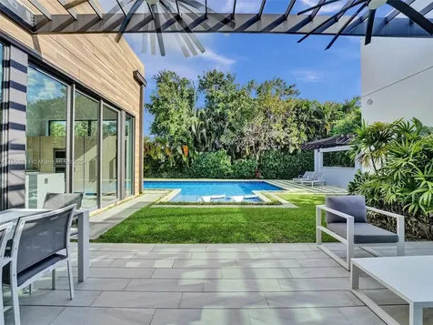 1941 NE 196th Terrace Miami FL 33179