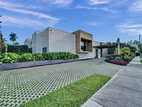 1941 NE 196th Terrace Miami FL 33179