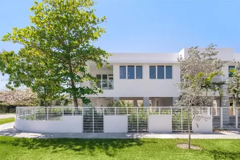 2662 SW 32nd Court Miami FL 33133
