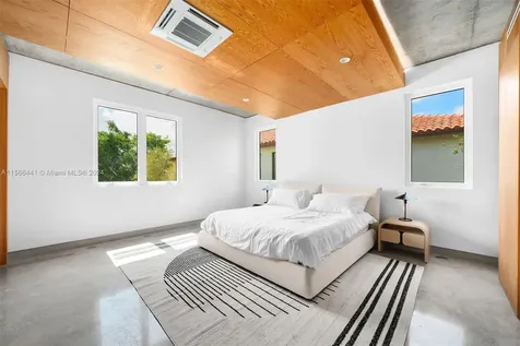 2662 SW 32nd Court Miami FL 33133