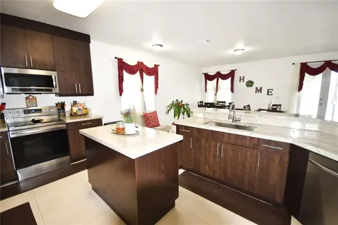 6082 SW 163rd Avenue Miami FL 33193