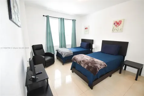 6082 SW 163rd Avenue Miami FL 33193