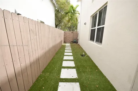 6082 SW 163rd Avenue Miami FL 33193