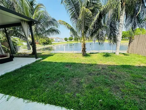 6082 SW 163rd Avenue Miami FL 33193