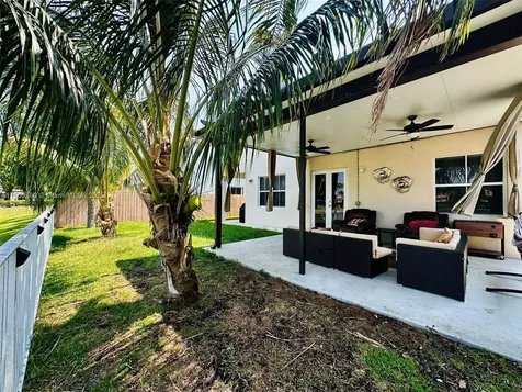 6082 SW 163rd Avenue Miami FL 33193