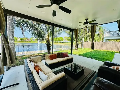 6082 SW 163rd Avenue Miami FL 33193