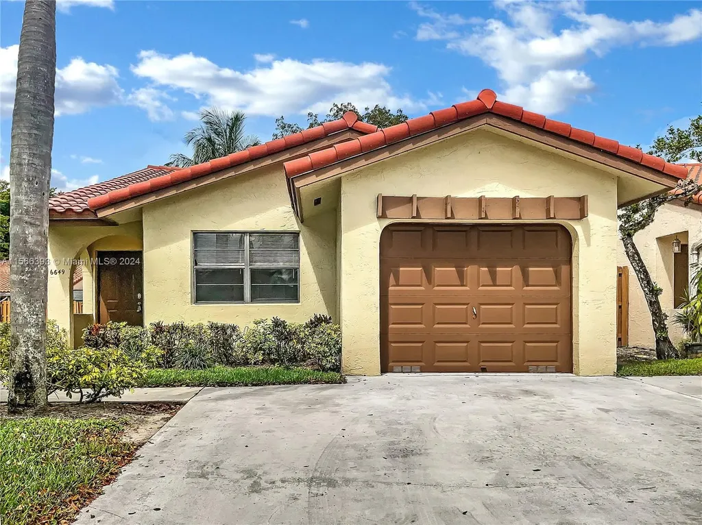 6649 NW 176th Terrace Hialeah FL 33015