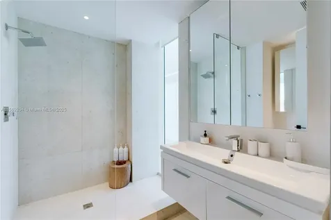 440 S Mashta Drive Key Biscayne FL 33149