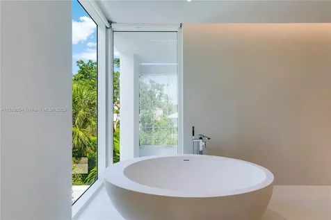 440 S Mashta Drive Key Biscayne FL 33149