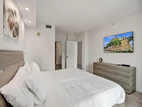 17555 Atlantic Boulevard Sunny Isles Beach FL 33160