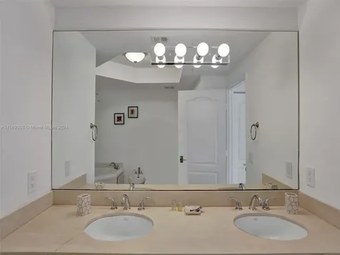 17555 Atlantic Boulevard Sunny Isles Beach FL 33160