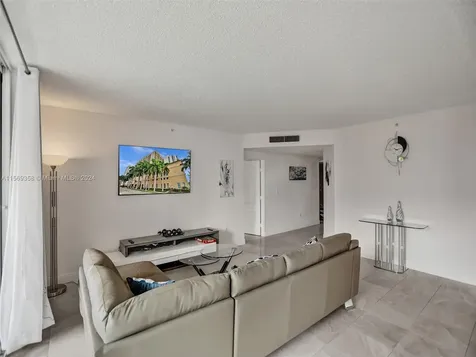 17555 Atlantic Boulevard Sunny Isles Beach FL 33160